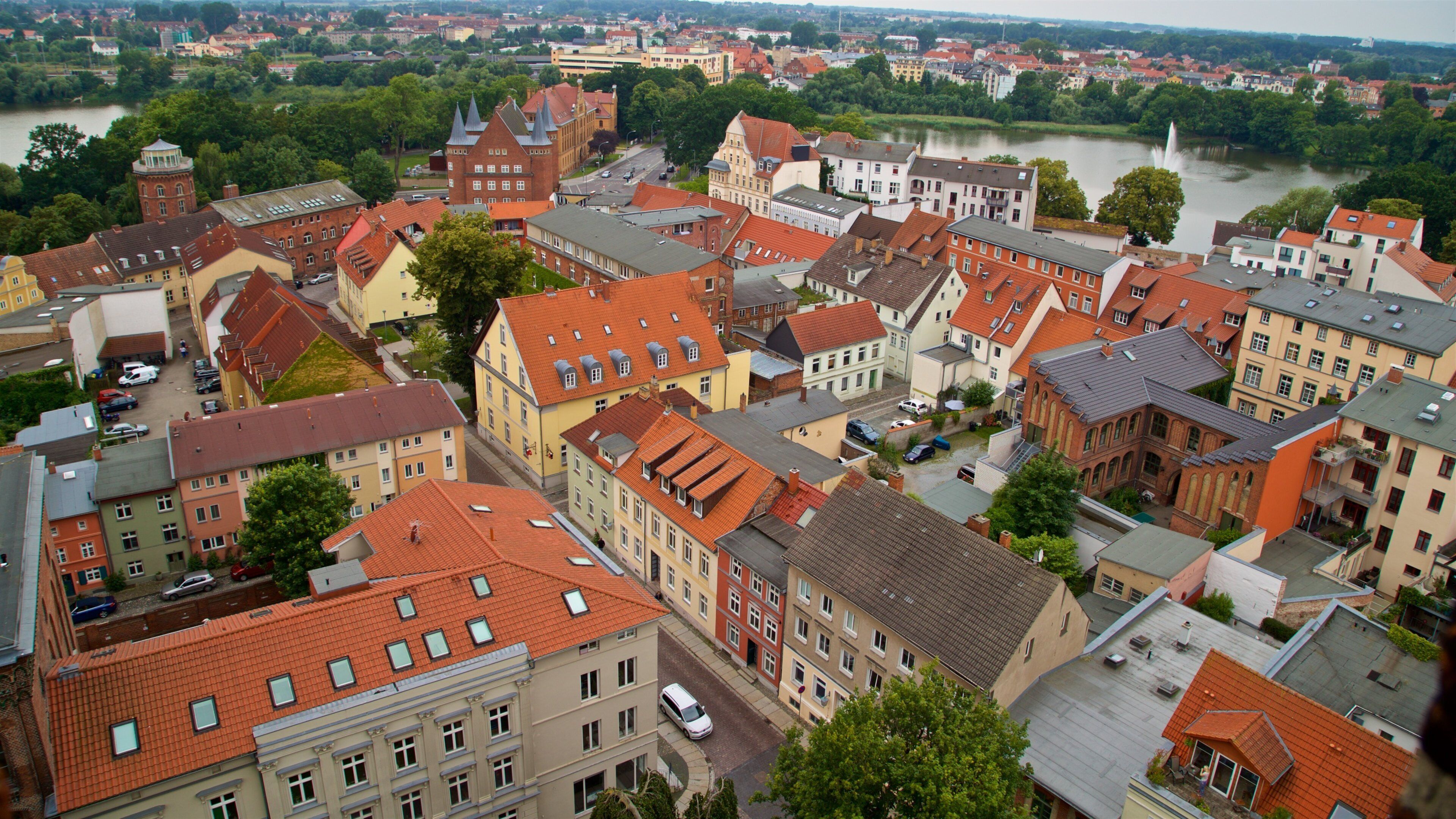 โบสถ์เซนต์แมรีชตราลซุนด์ แสดง เมือง, วิวทิวทัศน์ และ มรดกวัฒนธรรม