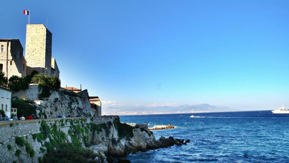 This building is indexed in the Base Mérimée, a database of architectural heritage maintained by the French Ministry of Culture, under the reference PA00080651 .