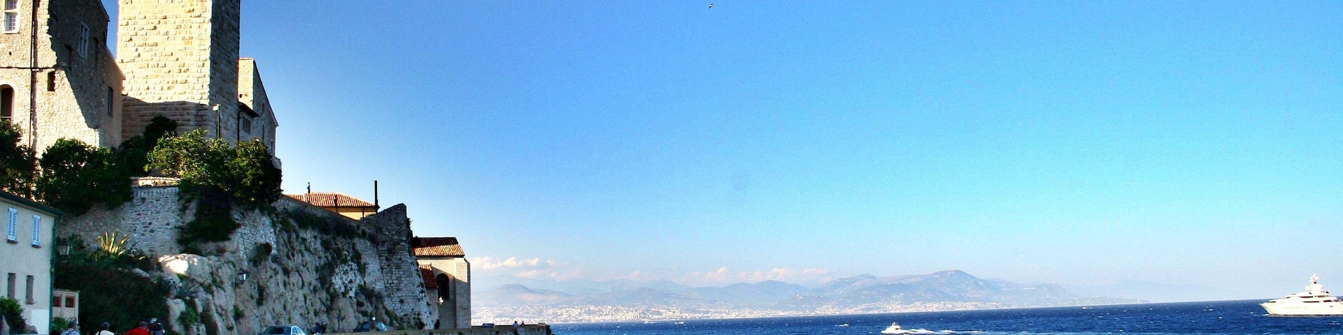 This building is indexed in the Base Mérimée, a database of architectural heritage maintained by the French Ministry of Culture, under the reference PA00080651 .