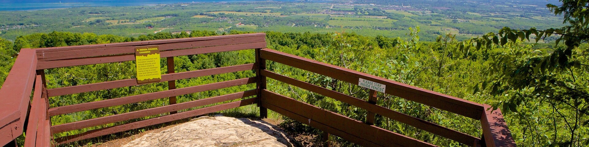 Collingwood Scenic Caves which includes views
