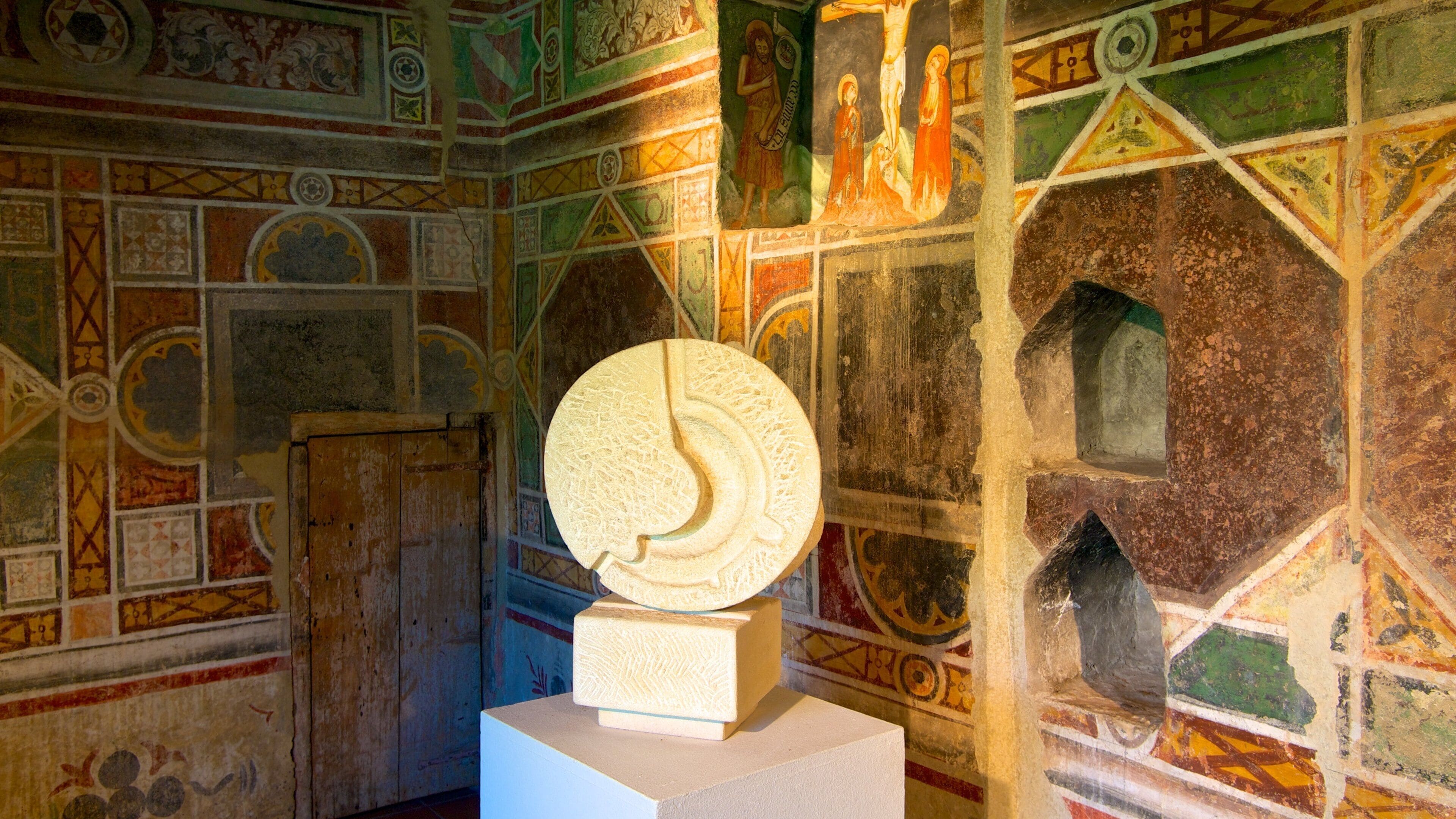 Masnago Castle showing interior views, art and château or palace