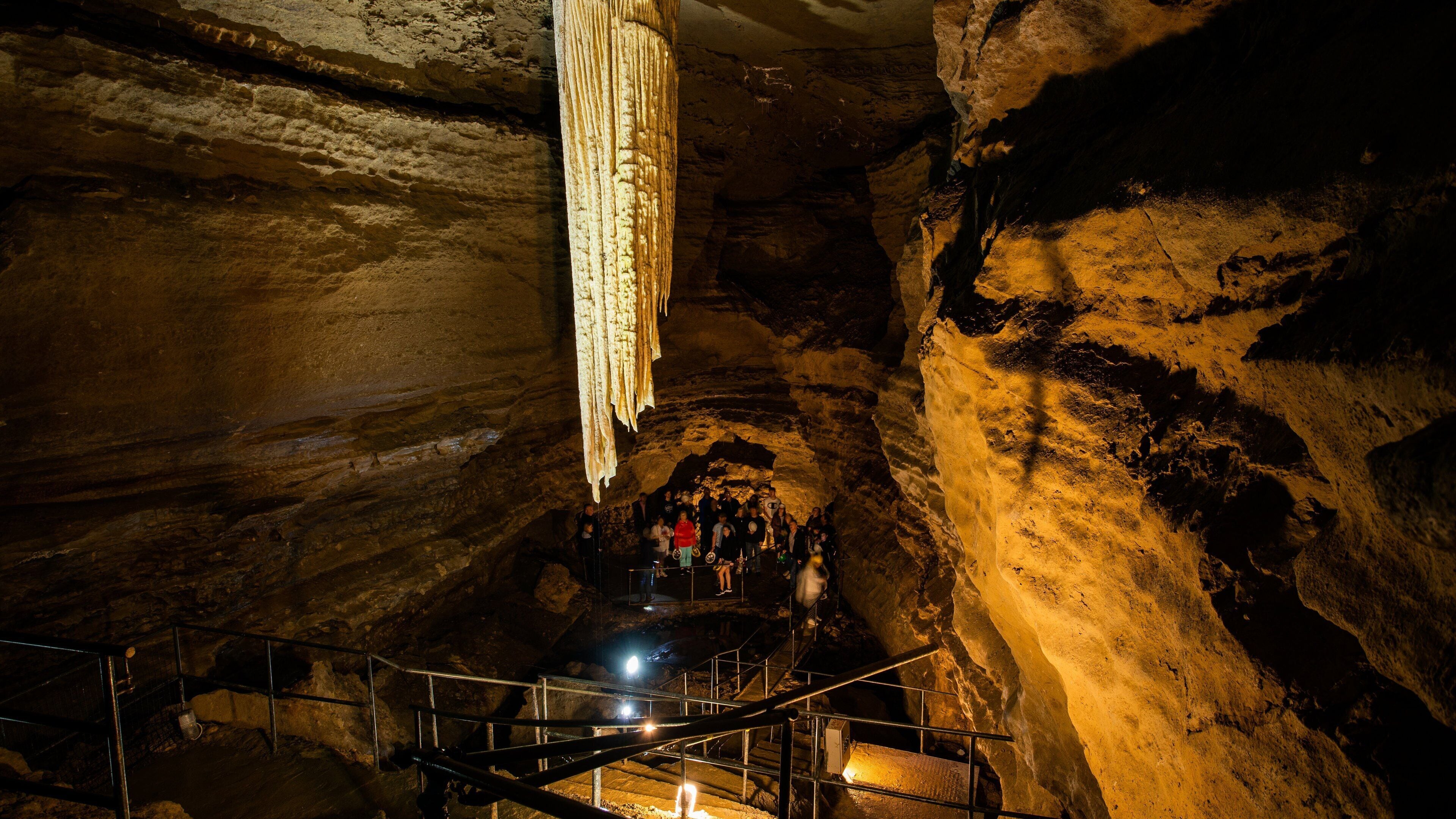 Doolin Cave featuring caves