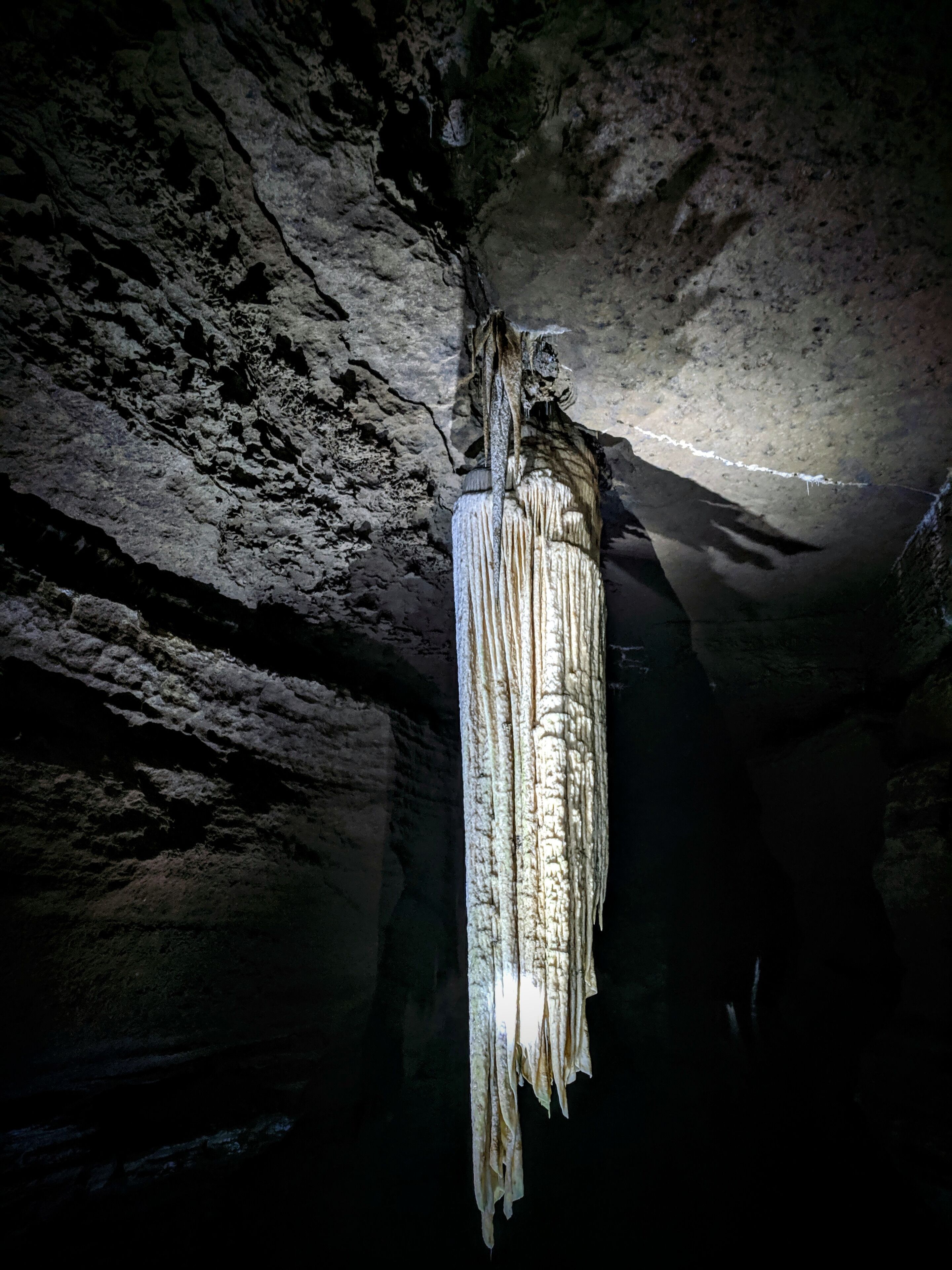 This is a 7.3m limestone stalactite called the great stalactite in the Doolin cave hidden under the Rocky landscape of the Burren. It is the largest stalactite in Europe and the third largest in the world.
#trovember #hiddengems #cave #stalactite #doolin #countyclare #Ireland