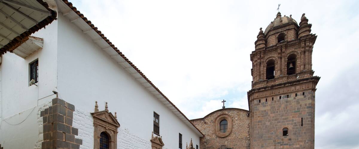 Cuzco - Machu Picchu toont een kerk of kathedraal en historische architectuur