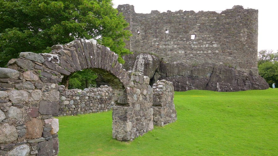 Dunstaffnage Castle and Chapel which includes a ruin and chateau or palace