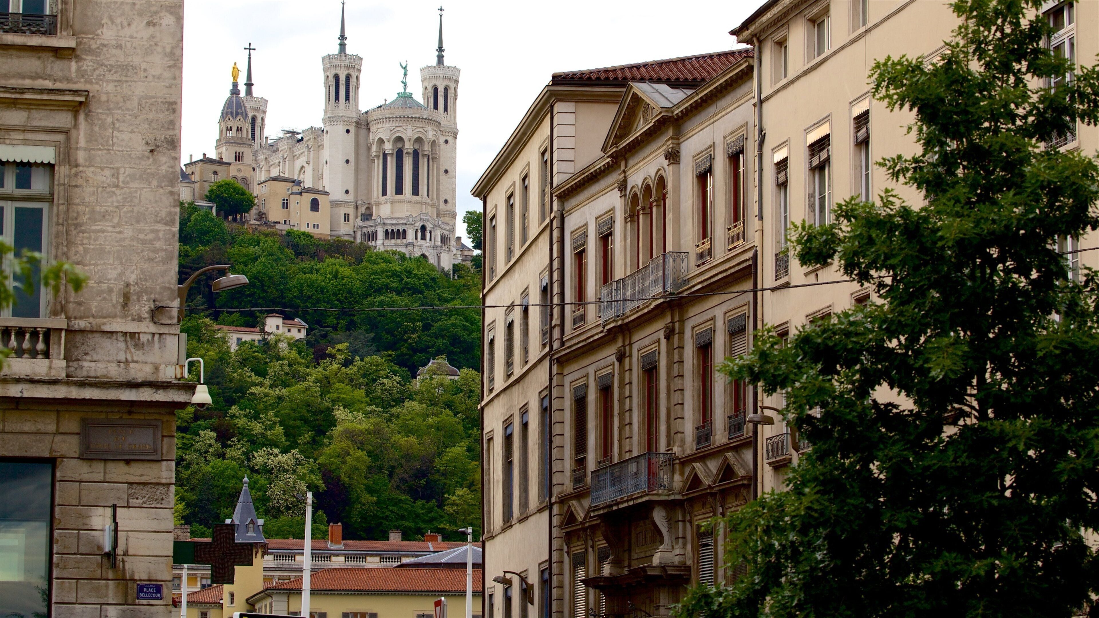 La Presqu\'île which includes heritage architecture