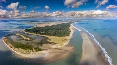 Curracloe beach is one of the cleanest beaches on the Irish coast and is best known for having featured in the Second World War themed motion picture ‘Saving Private Ryan.’