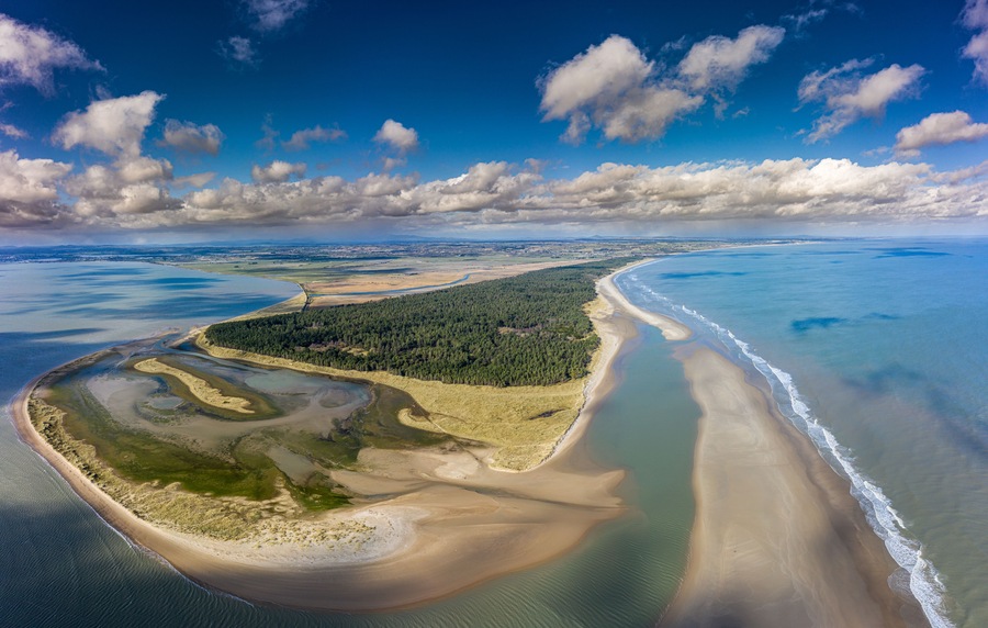Curracloe beach is one of the cleanest beaches on the Irish coast and is best known for having featured in the Second World War themed motion picture ‘Saving Private Ryan.’