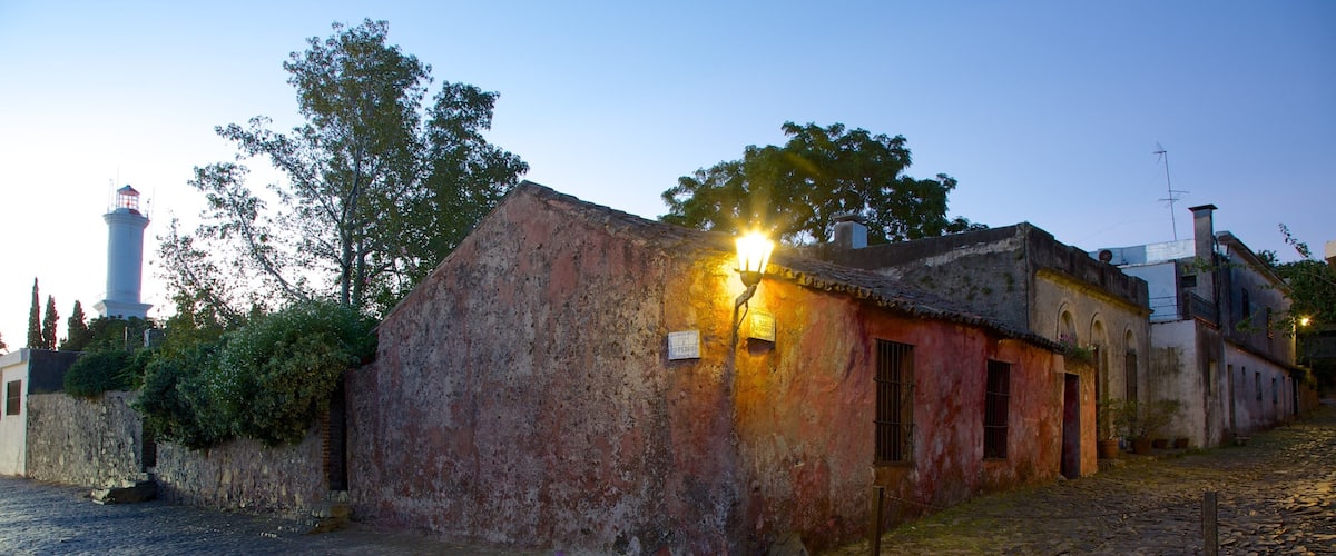 Calle de los Suspiros mettant en vedette maison, petite ville ou village et scĂšnes de rue