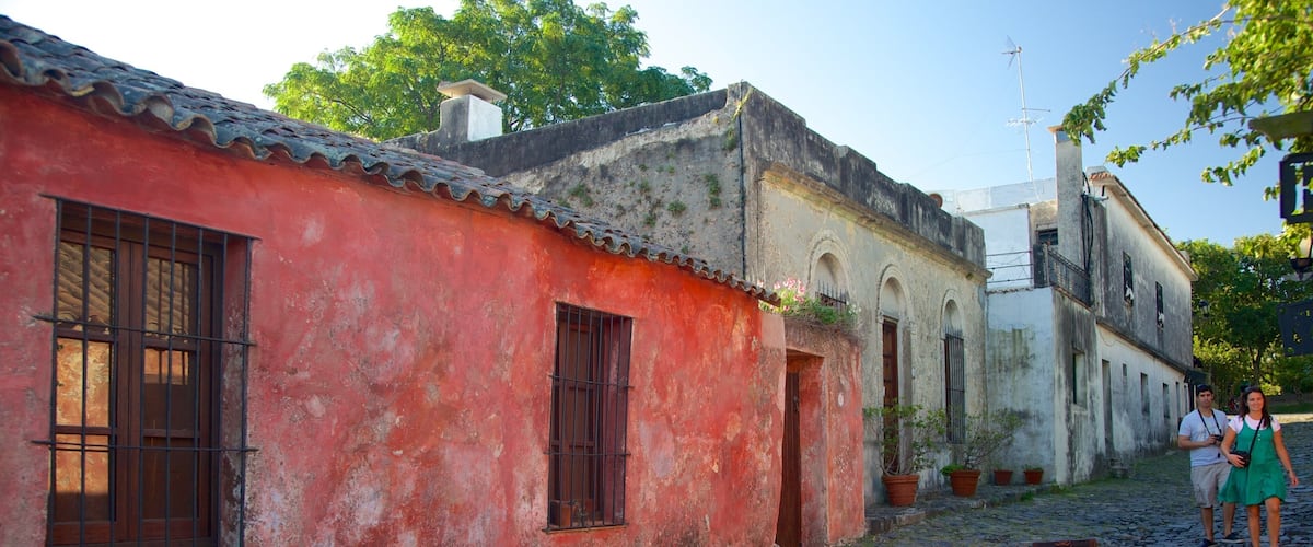 Calle de los Suspiros montrant petite ville ou village, maison et scènes de rue