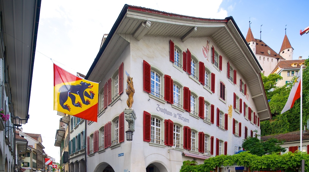 Thun Castle mostrando cenas de rua
