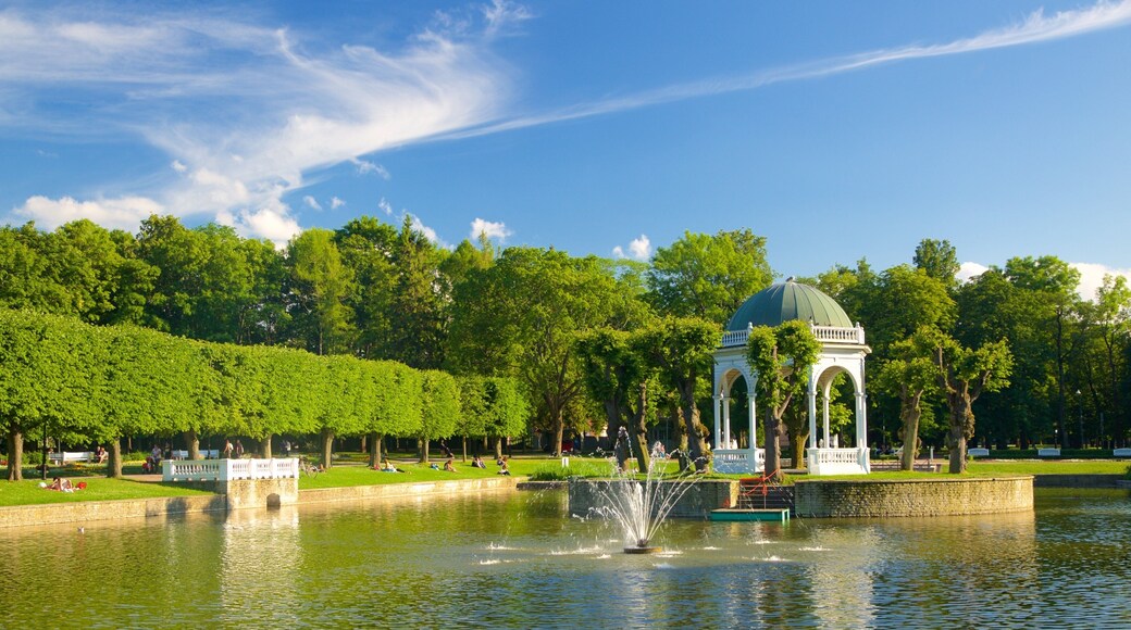 Kadrioru-parken fasiliteter samt dam, hage og fjell