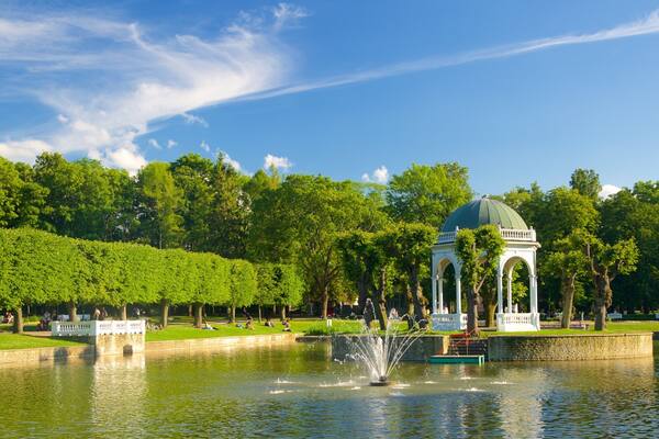 Park von Kadriorg welches beinhaltet Garten, Springbrunnen und Teich
