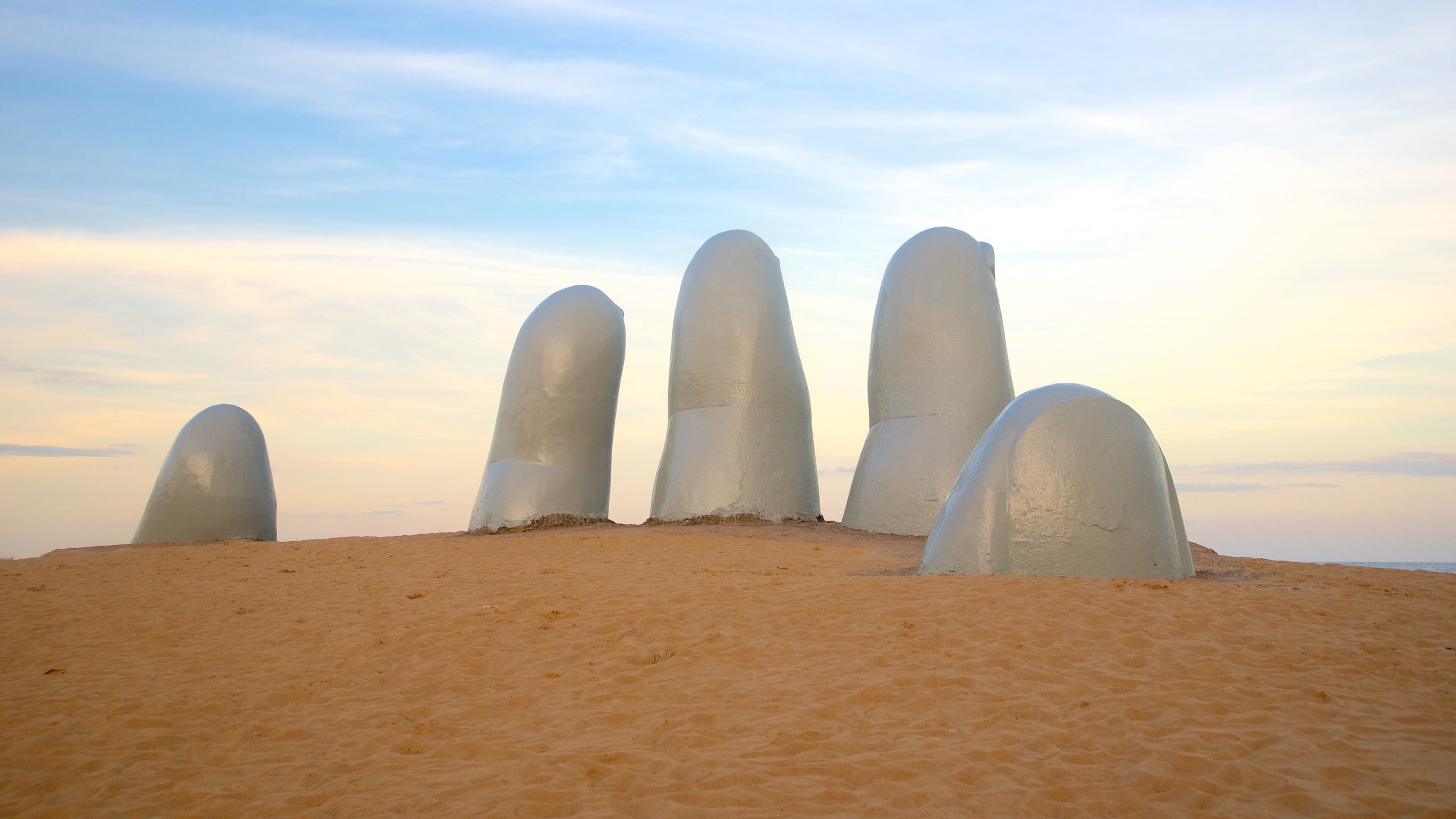 Brava Beach which includes outdoor art, a statue or sculpture and general coastal views