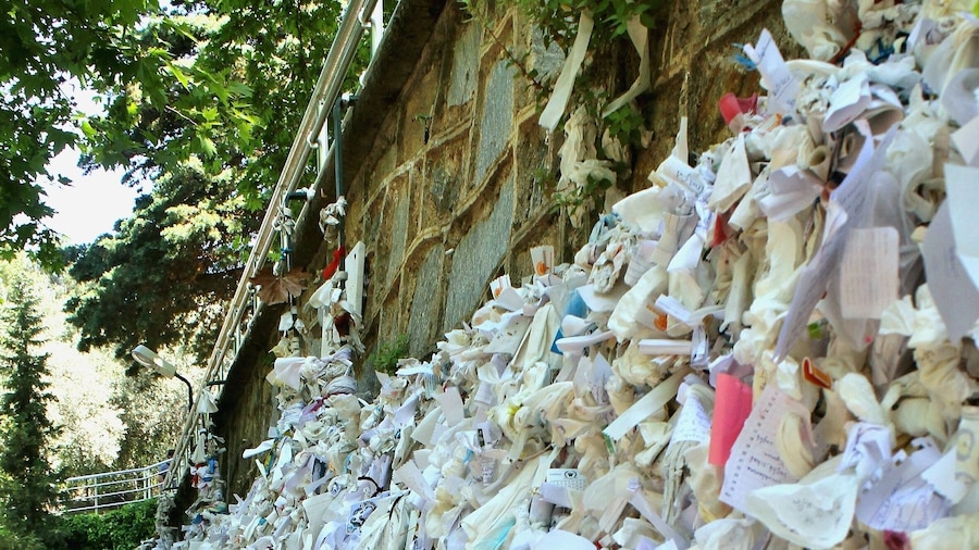 Hundreds of thousands wishful messages put on the wall written by hundreds of thousands people of all religions
#Details
#Faith