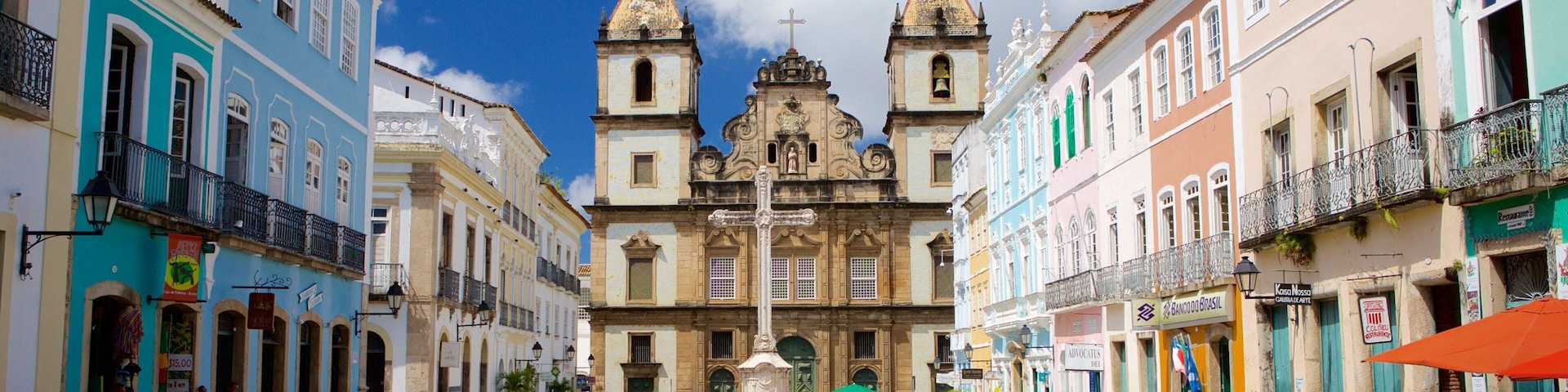Pelourinho which includes street scenes, a square or plaza and a church or cathedral