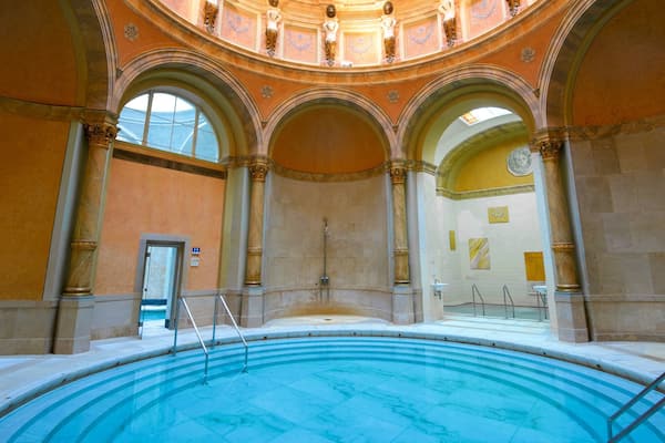 Caracalla Spa showing a pool