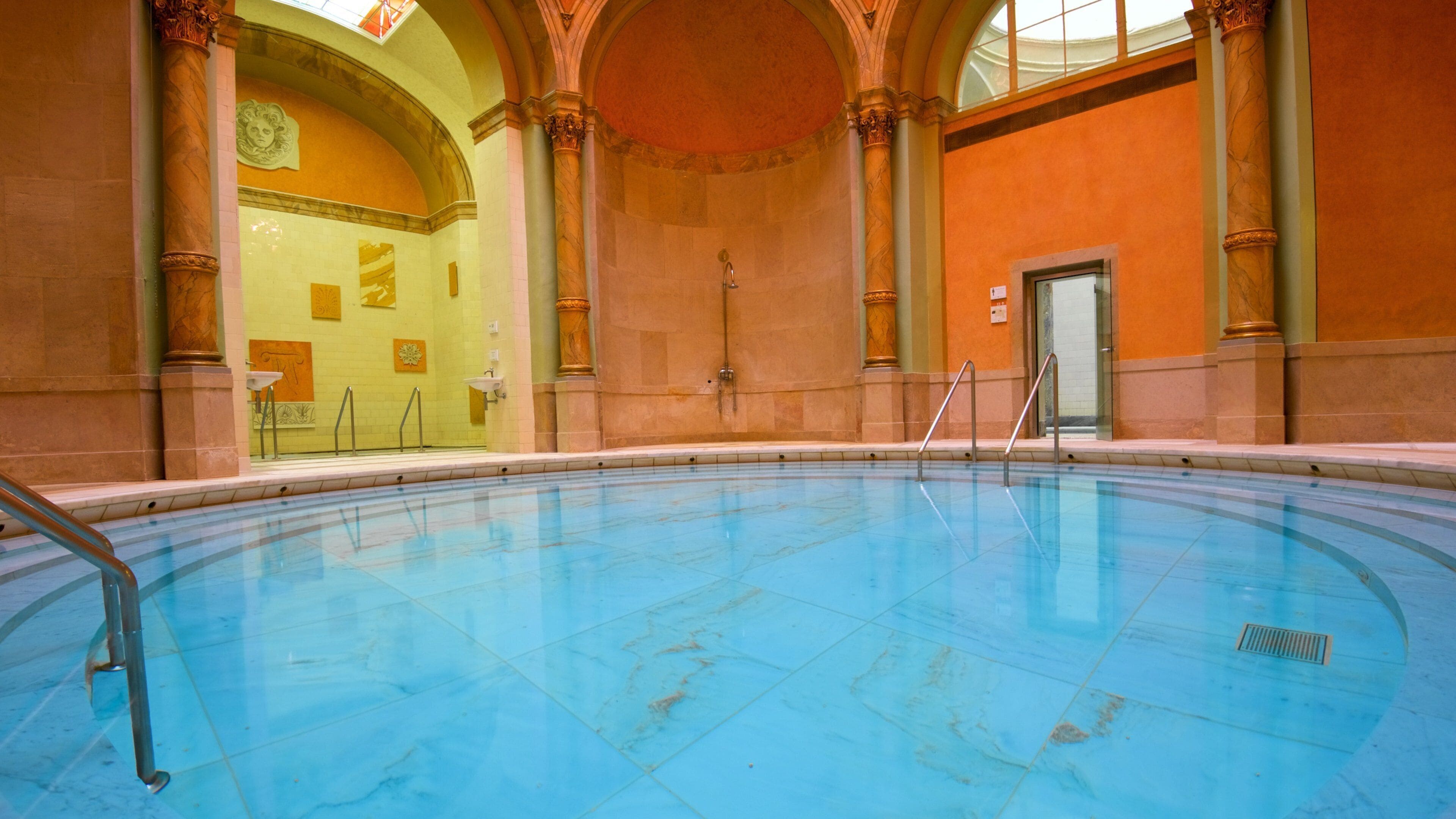 Caracalla Spa which includes a pool