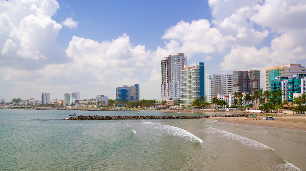 Bãi biển Mocambo cho thấy bãi biển, thành phố và cảnh bờ biển