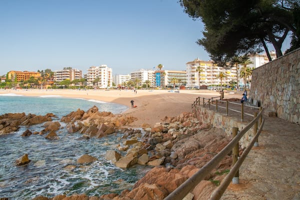 Fenals Beach showing a coastal town, a sandy beach and general coastal views