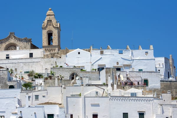 Cathédrale d\'Ostuni montrant patrimoine architectural et ville