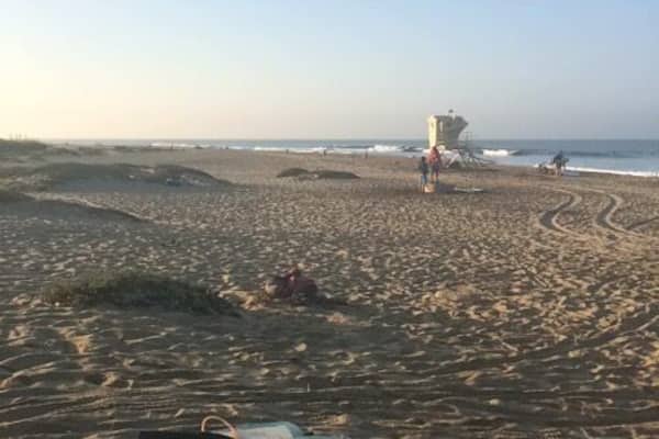 Great surf spot. Must get here at 6am to park off of the freeway within walking distance. Surfers can be territorial, so just be courteous. Steady flow of decent waves so all but first timers can do really well here.