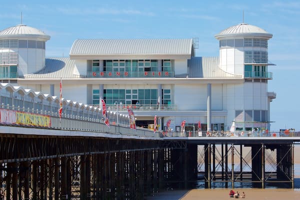 Grand Pier das einen Beschilderung, Sandstrand und Ansichten
