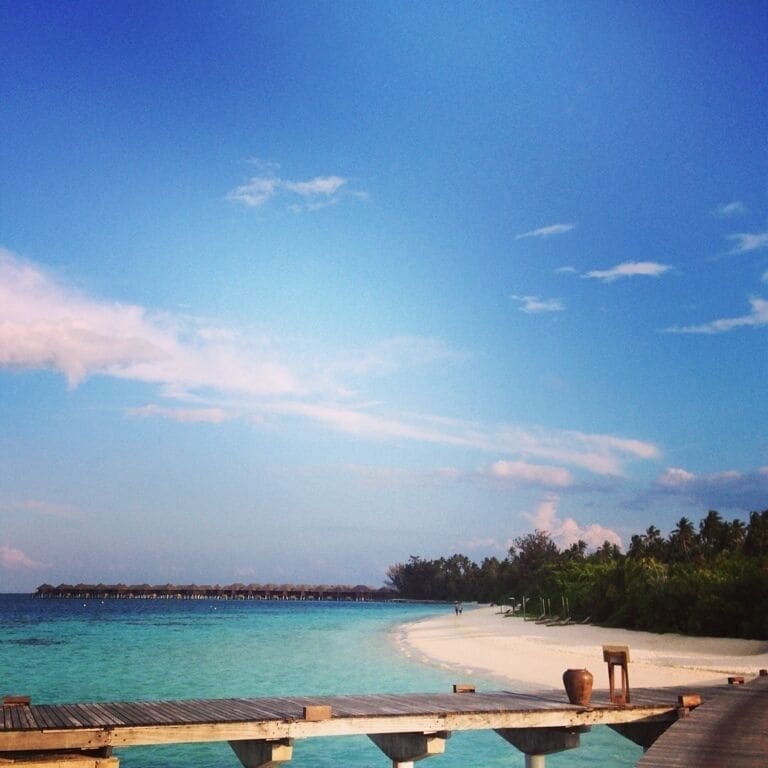 #maldives #waterbungalow #island #paradise #beach #sea 