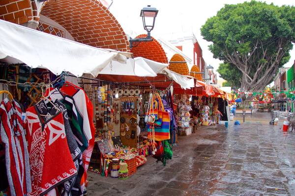 Quatier des artistes qui includes marchés