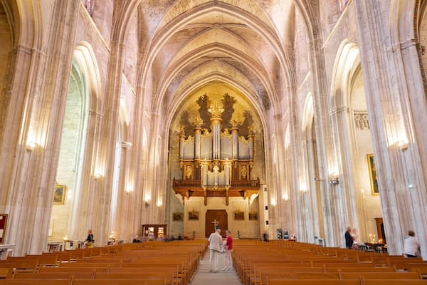 Montpellier Cathedral featuring heritage elements, a church or cathedral and interior views