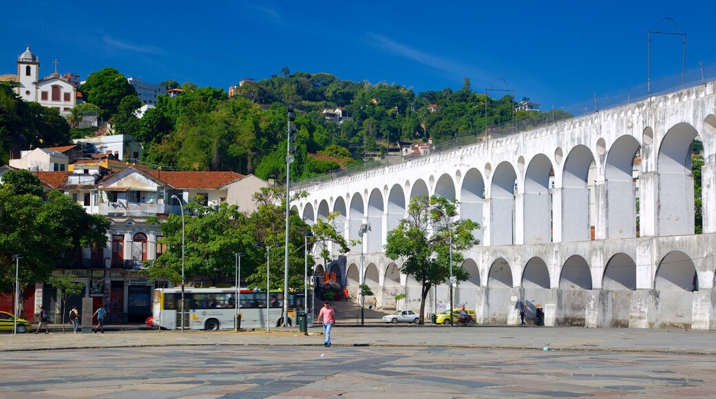 Lapa which includes heritage architecture and a square or plaza