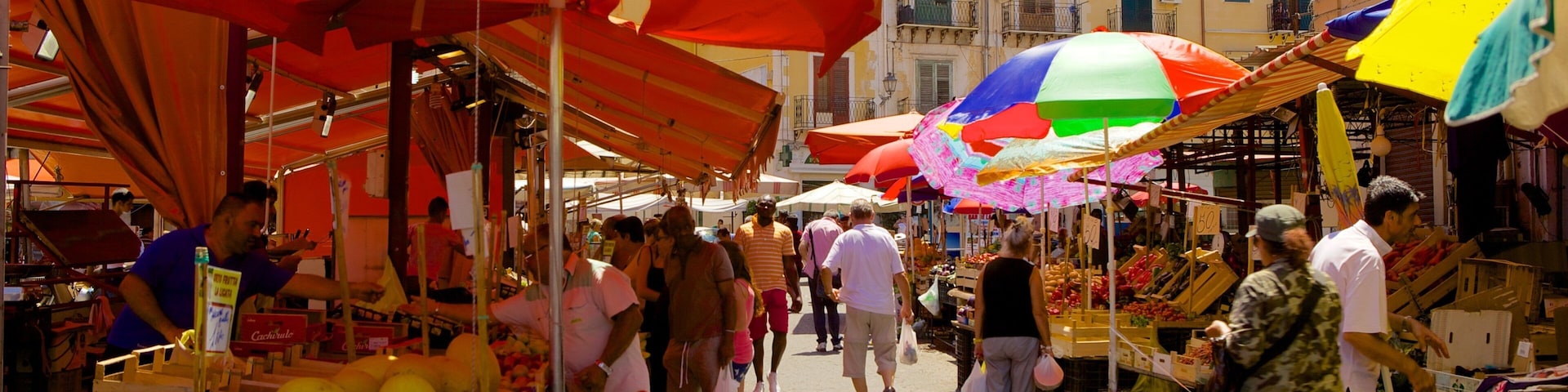Ballaro Market showing markets and street scenes