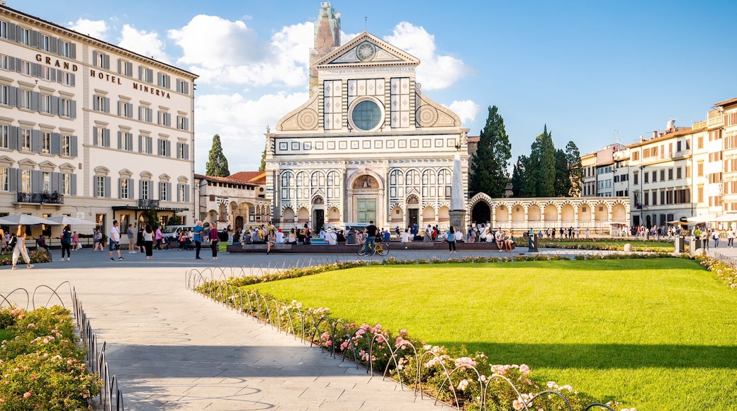 Piazza di Santa Maria Novella which includes a garden, heritage architecture and a church or cathedral