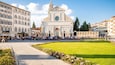 Piazza di Santa Maria Novella which includes a garden, heritage architecture and a church or cathedral