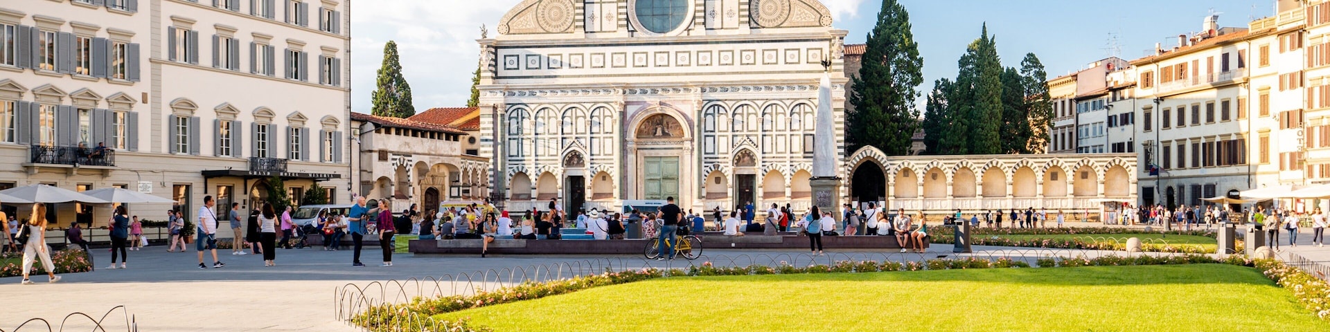 Piazza di Santa Maria Novella which includes a garden, heritage architecture and a church or cathedral
