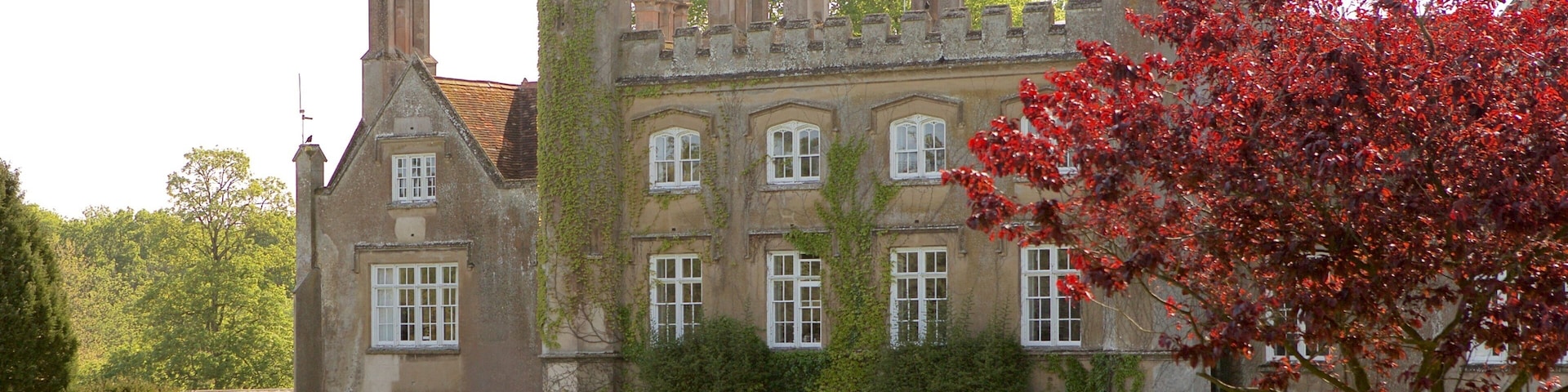 Marwell Wildlife showing heritage elements, heritage architecture and chateau or palace