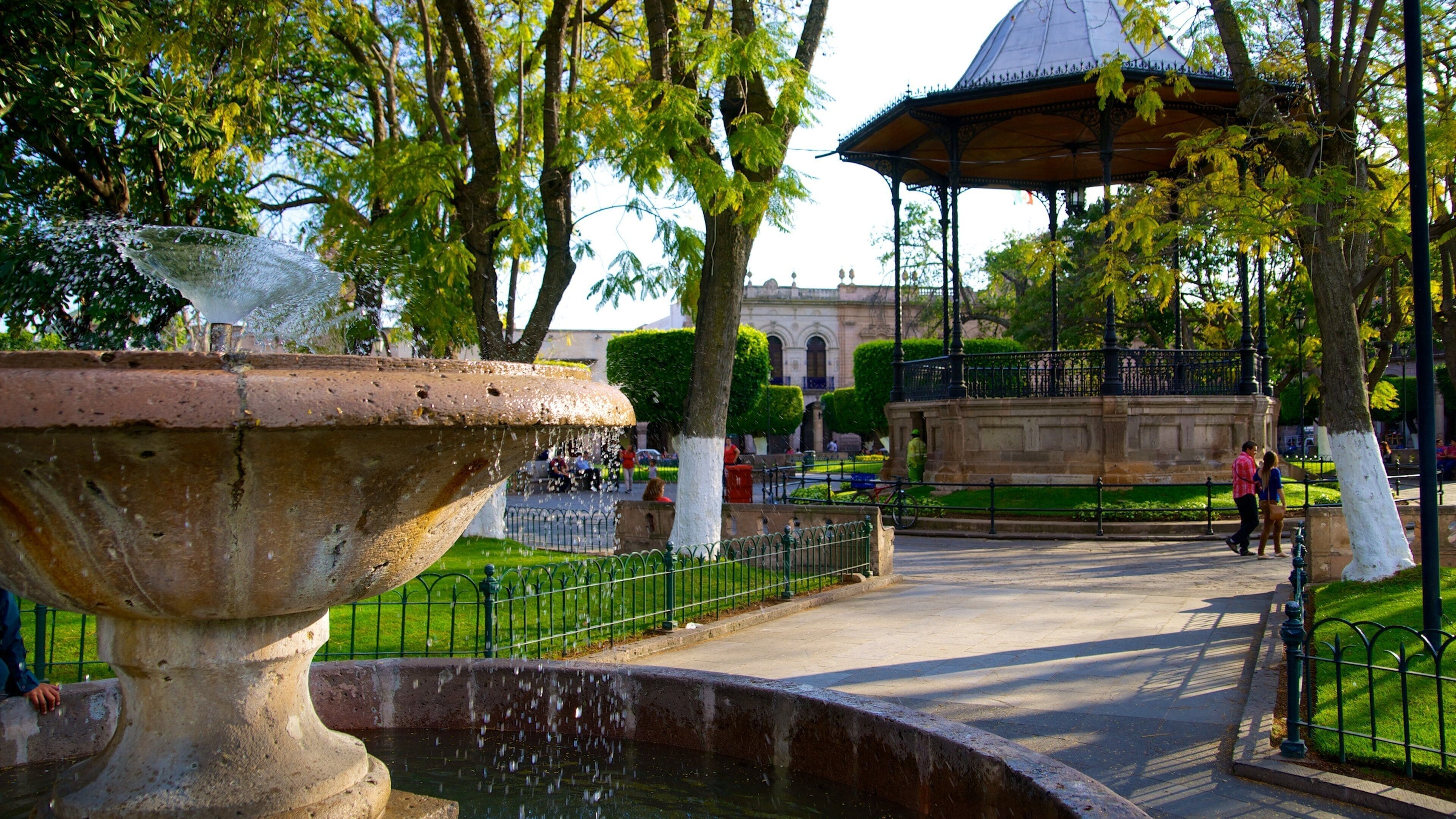 Plaza de Armas featuring a fountain