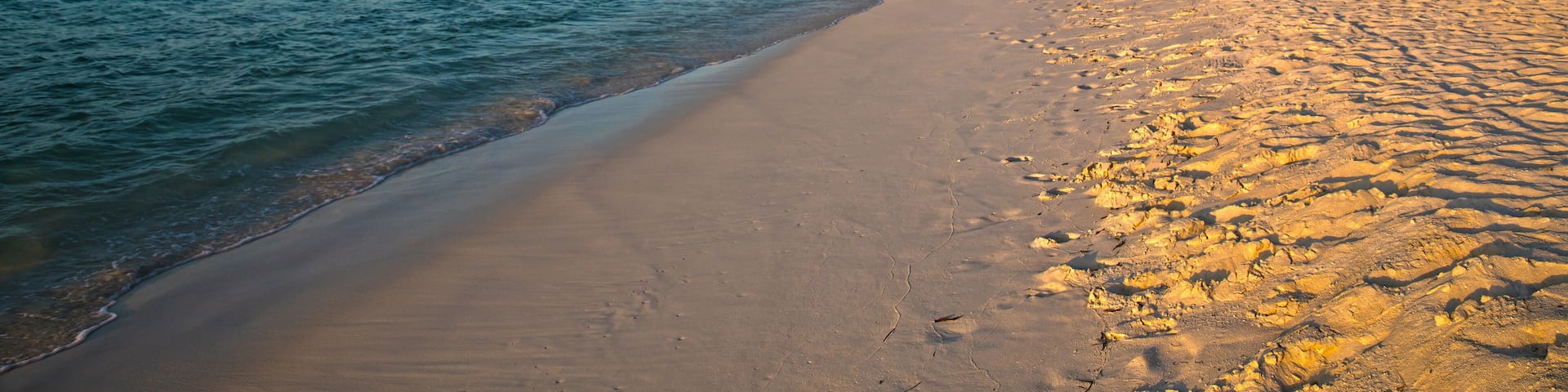 parasol and chairs on the beach of hanimaadhoo (maldives)