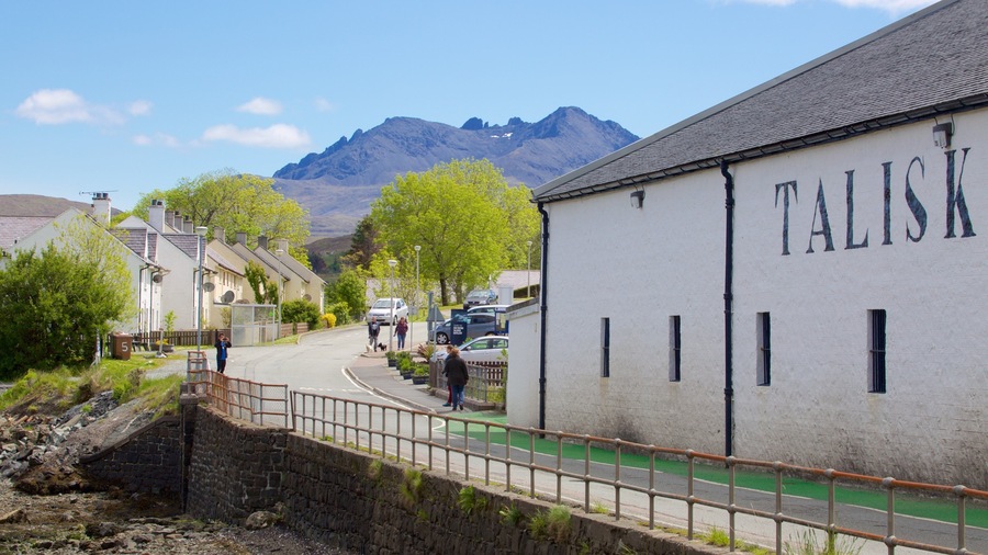 Talisker Distillery featuring mountains, heritage elements and street scenes