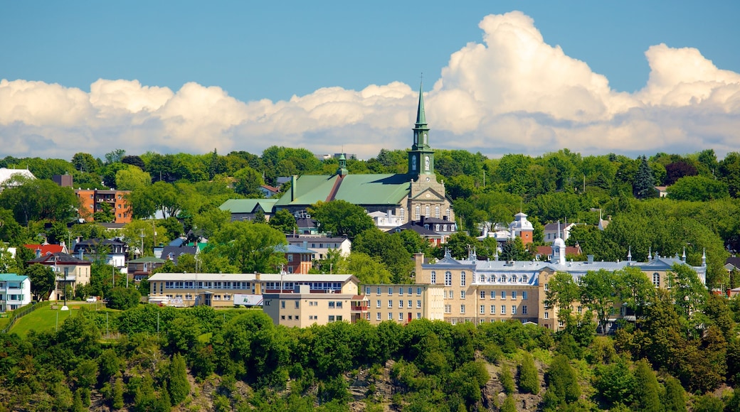 Dufferin Terrace showing heritage architecture and skyline