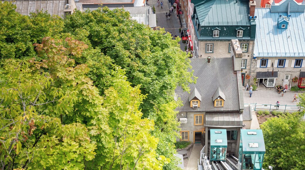 Quebec_OldQuebecFunicular_6168138_02_