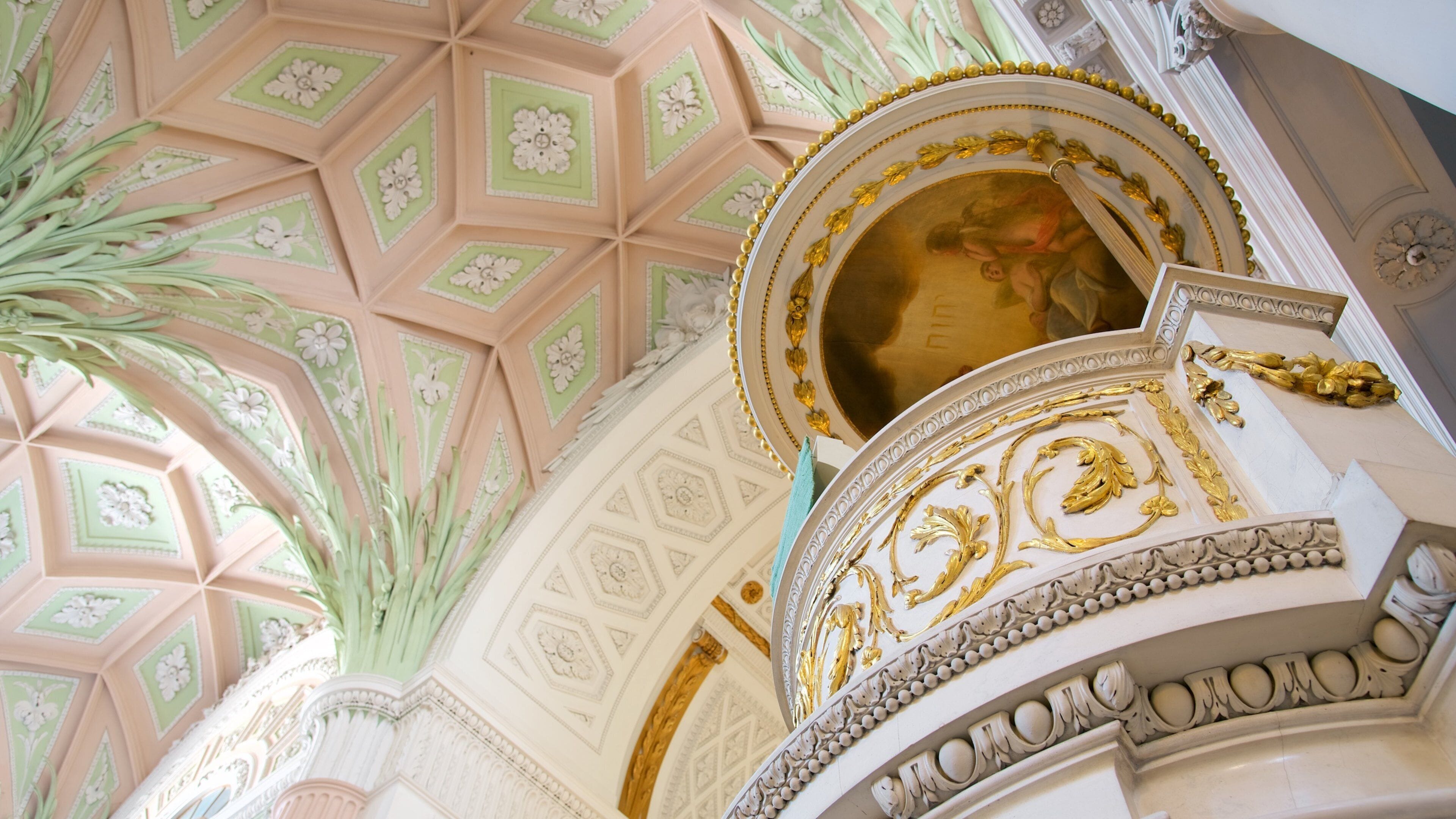 St. Nicholas Church inclusief interieur en een kerk of kathedraal