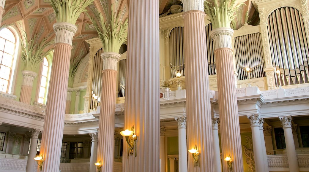 Eglise Saint-Nicolas montrant vues intérieures et église ou cathédrale