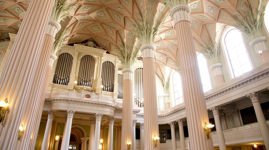 Nikolaikirche som viser kirke eller katedral og innendørs