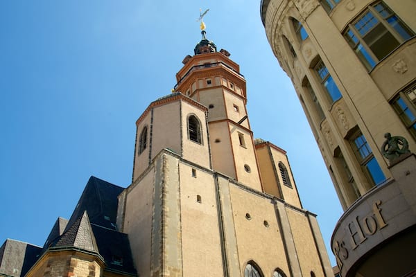 St. Nicholas Church showing a city and heritage architecture