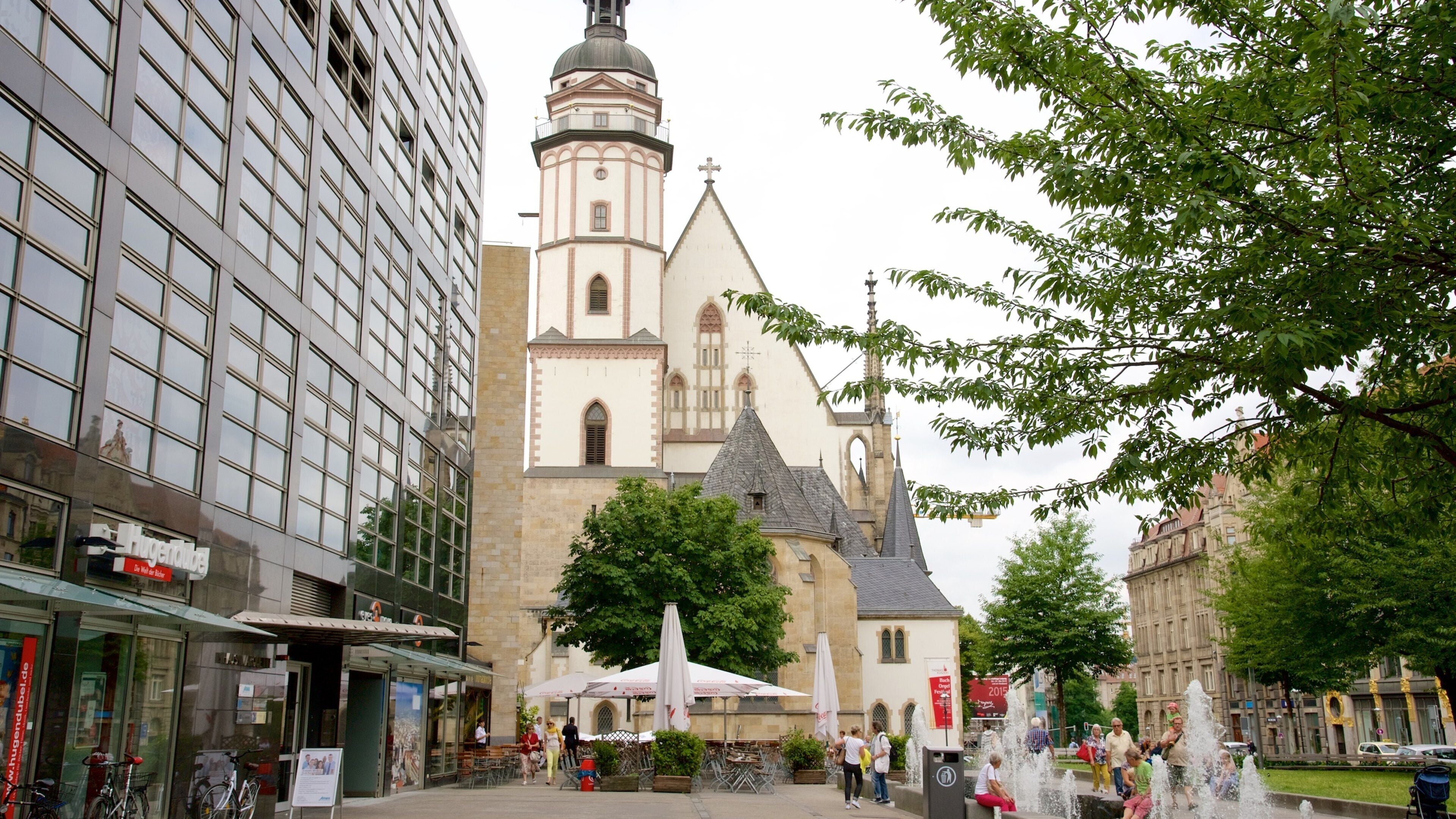 St. Thomas Church featuring a fountain and a city