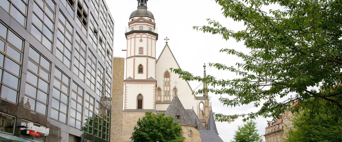 Thomaskirche joka esittää kaupunki ja lähde