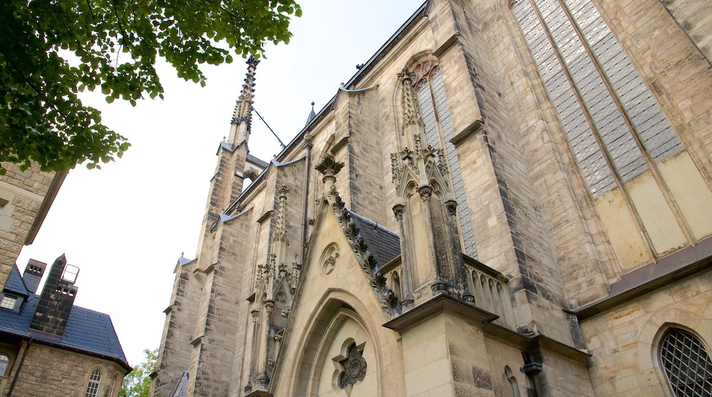 St. Thomas Church showing heritage architecture
