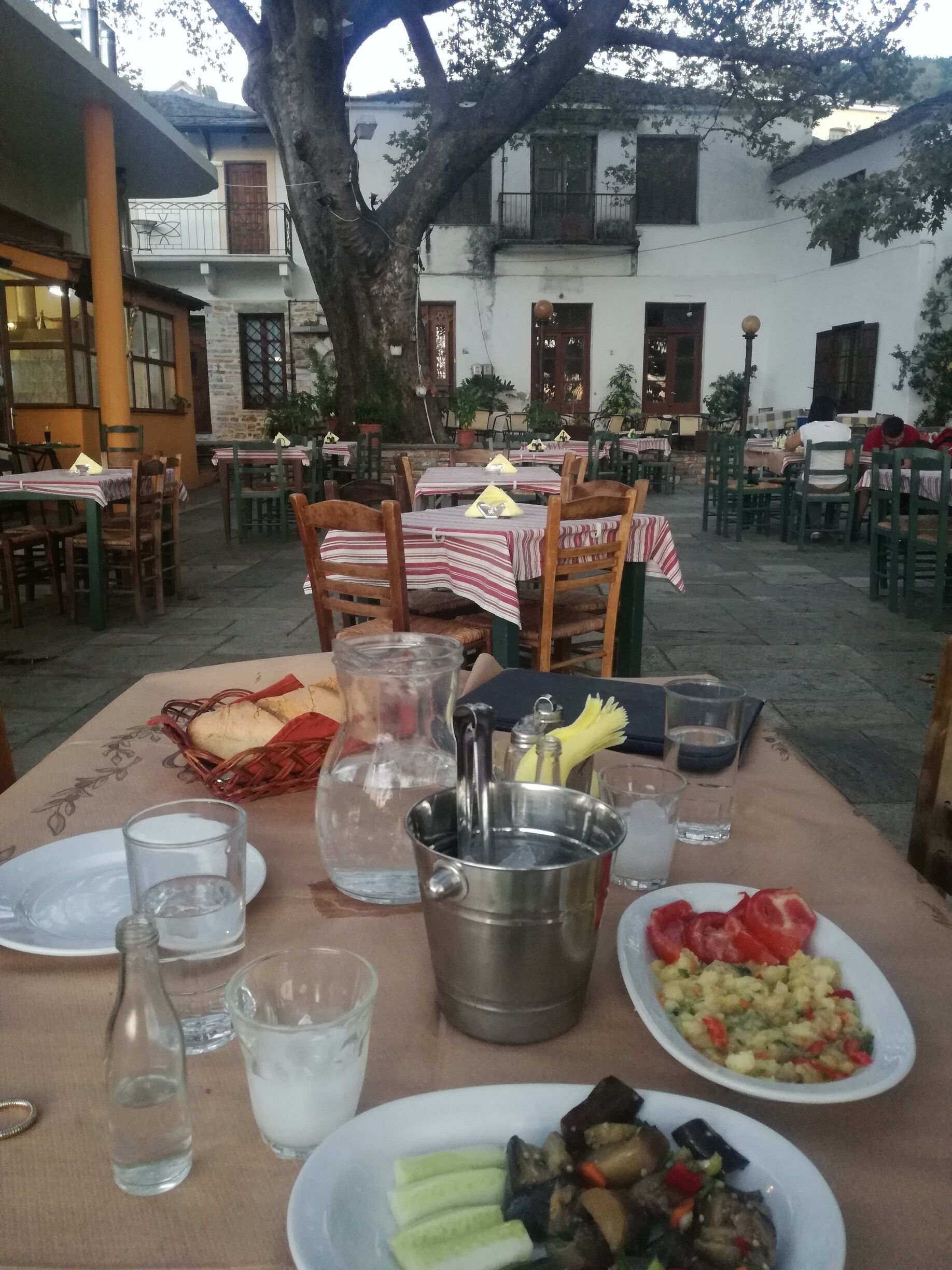 Greate place & food. Oldfashion square with very old oak.