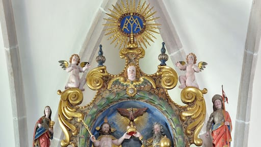 Altaraufsatz in der Kirche St. Bartholomäus in Nafen in Südtirol